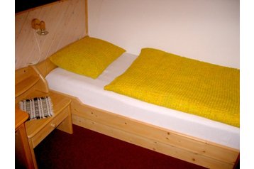 Slovenia Privát Studor, Exteriorul